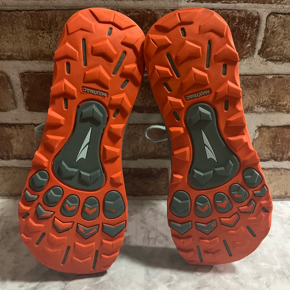 Altra - Picture 5 of 6